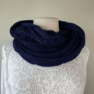 Mortarto Matching Blue Hat and Scarf EUC